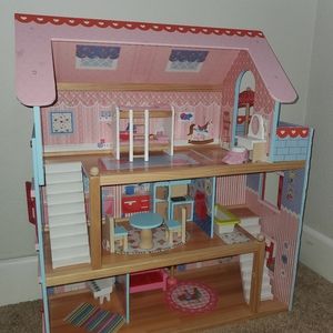 KidKraft Chelsea Doll Cottage Wooden Dollhouse with 16 Accessories.